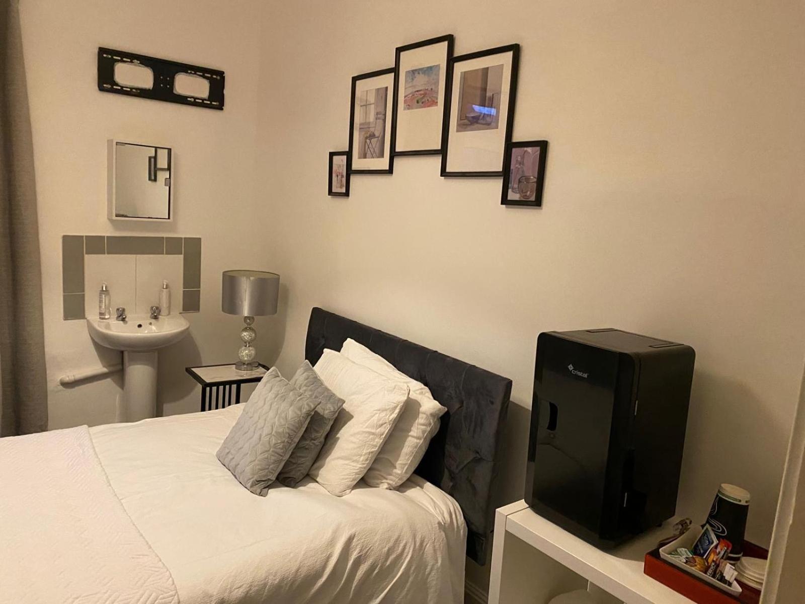 Precise Homes Ltd Вулвергемптон Екстериор снимка